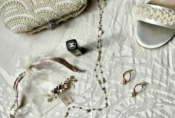 Bijoux de mariage artisanaux avec perles et accessoires élégants faits main à Ivry-sur-Seine