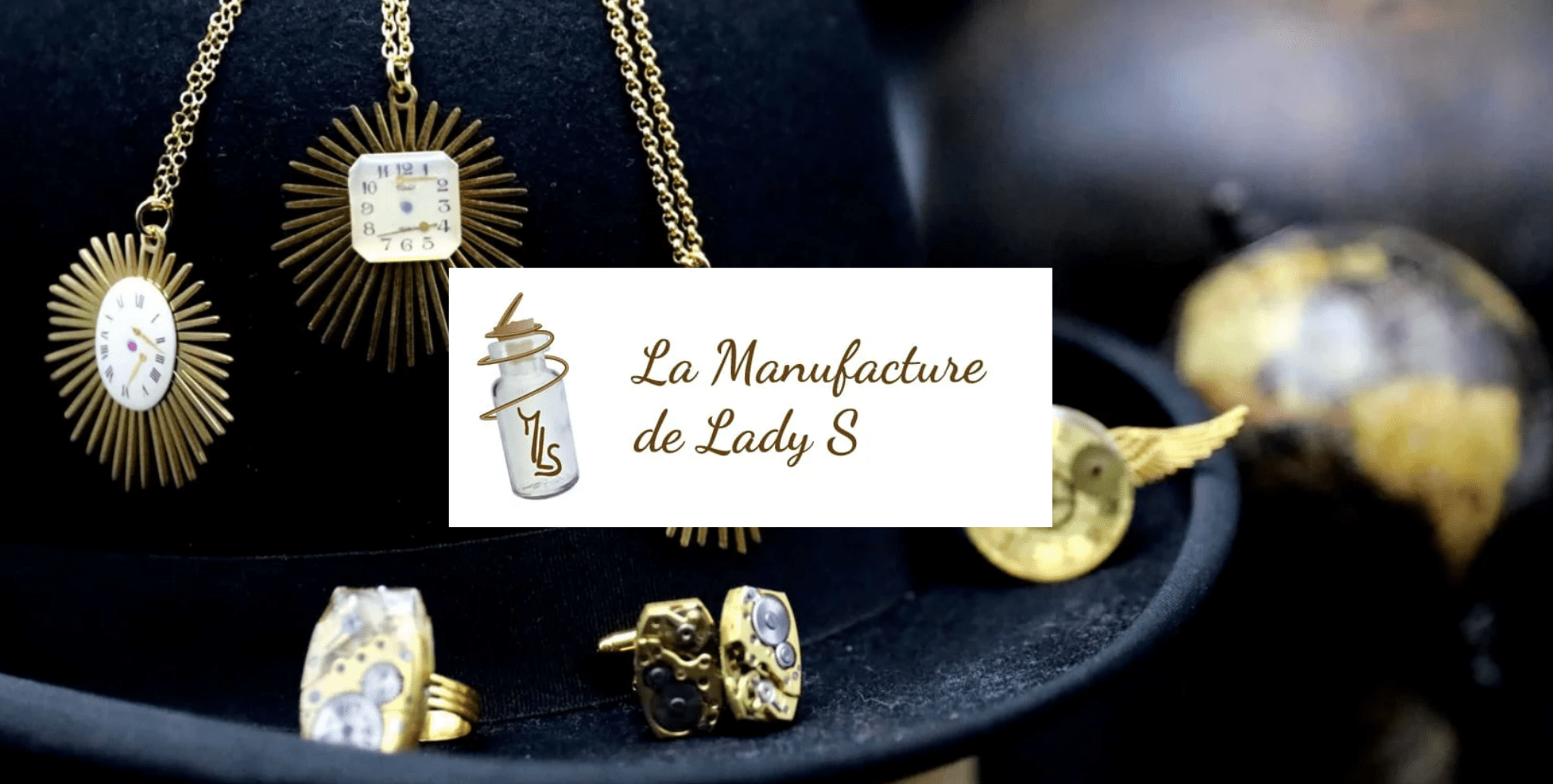 Créations de bijoux steampunk artisanaux avec mécanismes de montre recyclés.