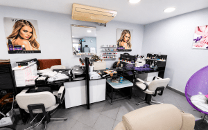 Institut de beauté à Ivry-sur-Seine avec espace manucure moderne et lumineux