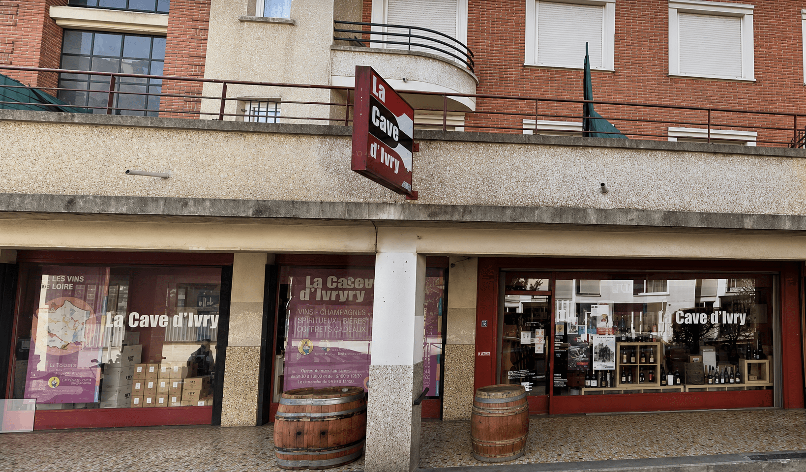 Vue extérieure de La Cave d’Ivry, cave à vins proposant vins français, champagnes, bières artisanales et coffrets cadeaux à Ivry-sur-Seine.